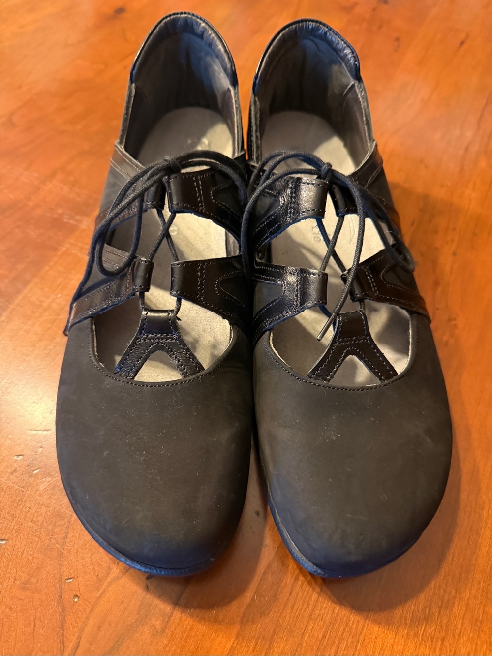 Women’s SZ 10 NAOT Mary Jane Black Lace-Up Leather Flats